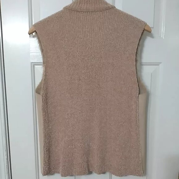 Lisa International Woman's SZ XL Tan/Beige Zip up Faux Suede Fur Vest - Picture 5 of 5